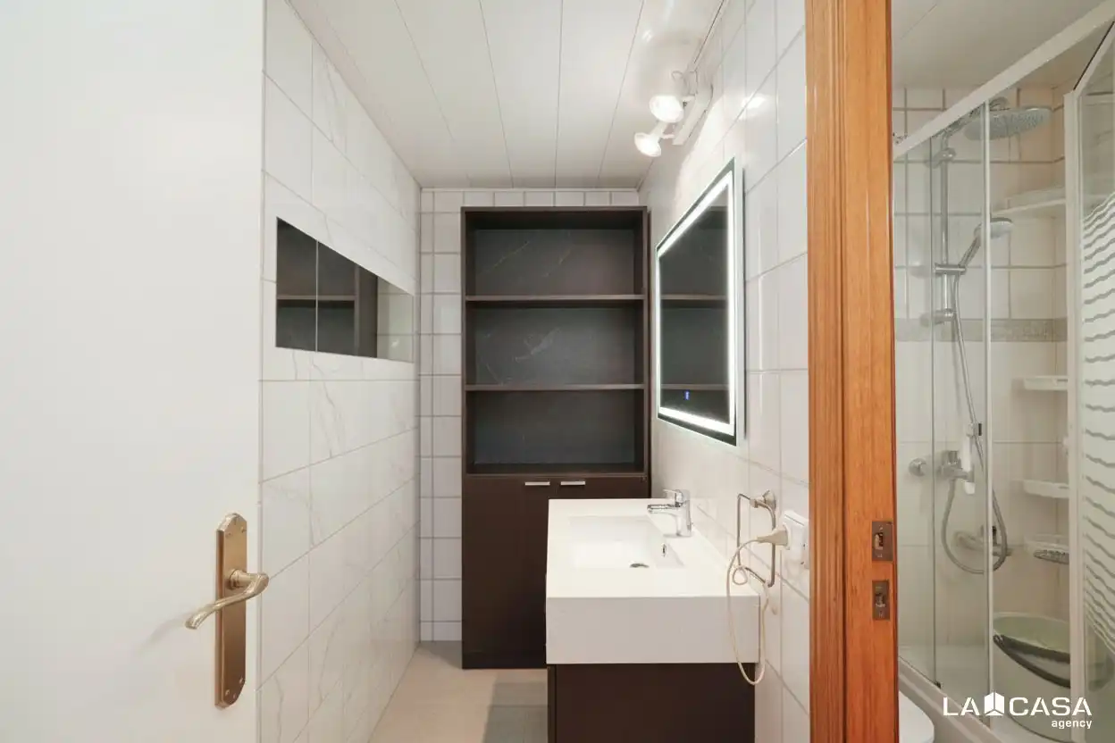 Baño de Piso en venta en L'Hospitalet de Llobregat con Balcón