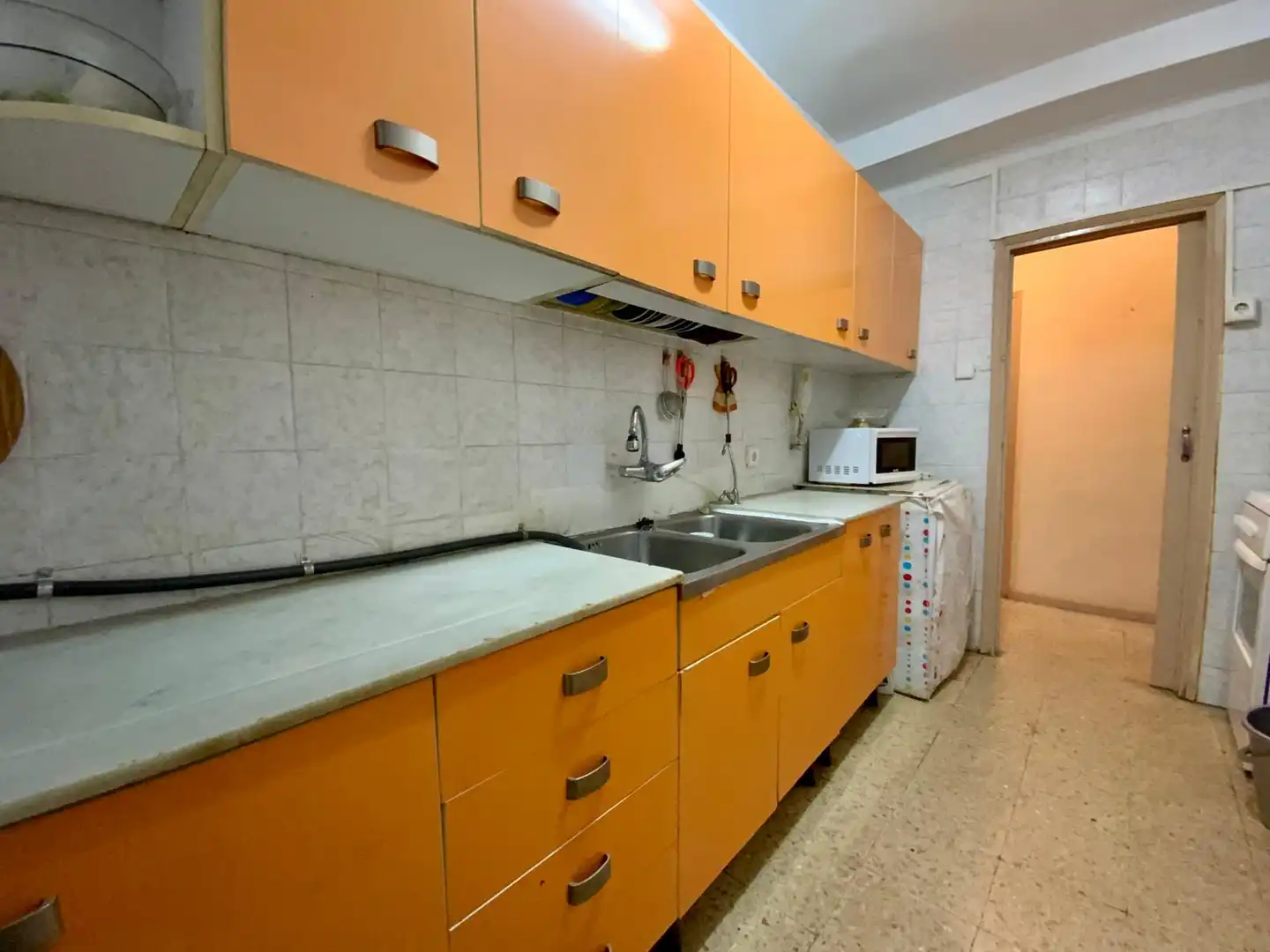 Cocina de Piso en venta en Martorell con Horno, Microondas y TV