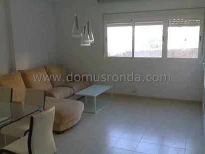Sala d'estar de Pis en venda en Ronda amb Terrassa, Piscina i Moblat