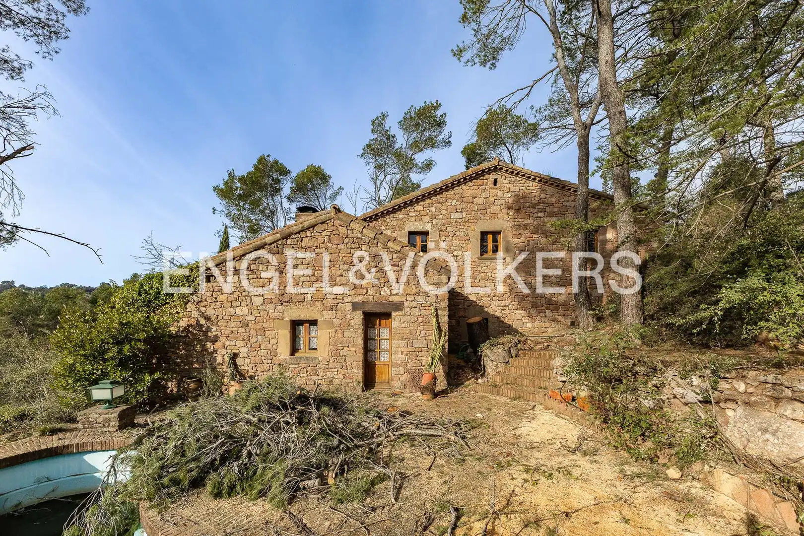 Vista exterior de Casa o xalet en venda en Castellar del Vallès amb Calefacció, Jardí privat i Terrassa