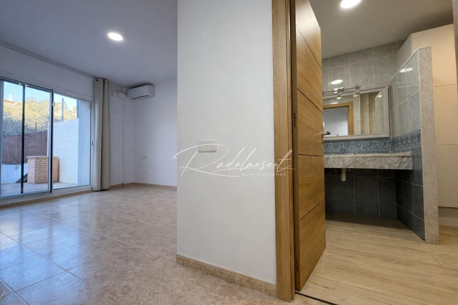 Dormitori de Planta baixa en venda en  Tarragona Capital amb Aire condicionat, Calefacció i Jardí privat