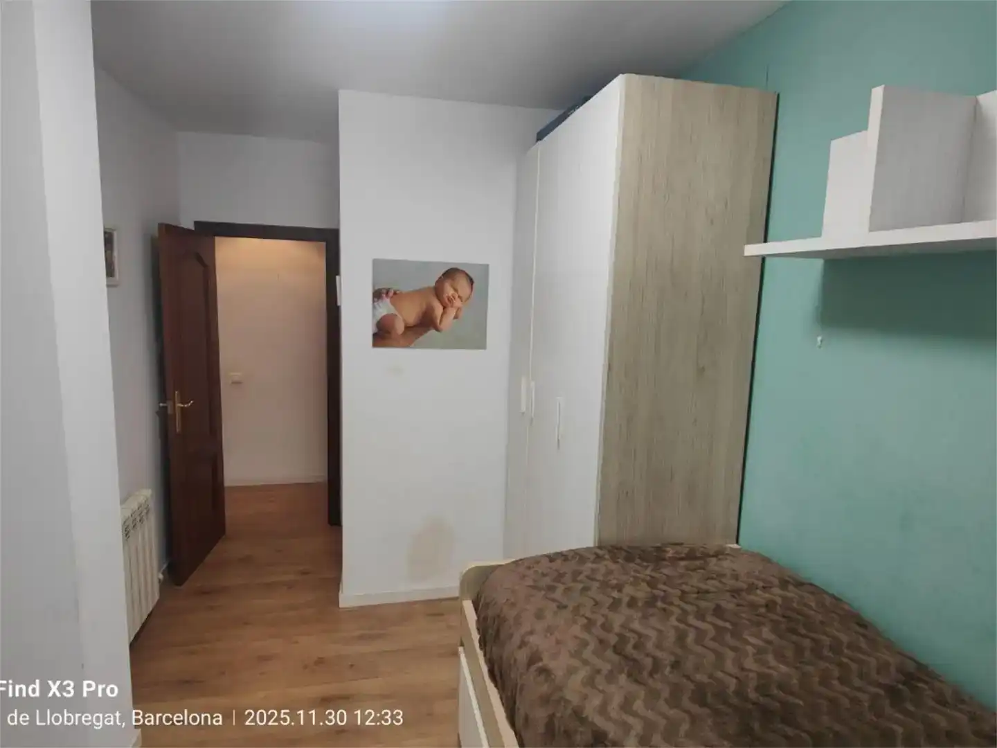 Dormitori de Pis en venda en Sant Boi de Llobregat amb Aire condicionat i Balcó