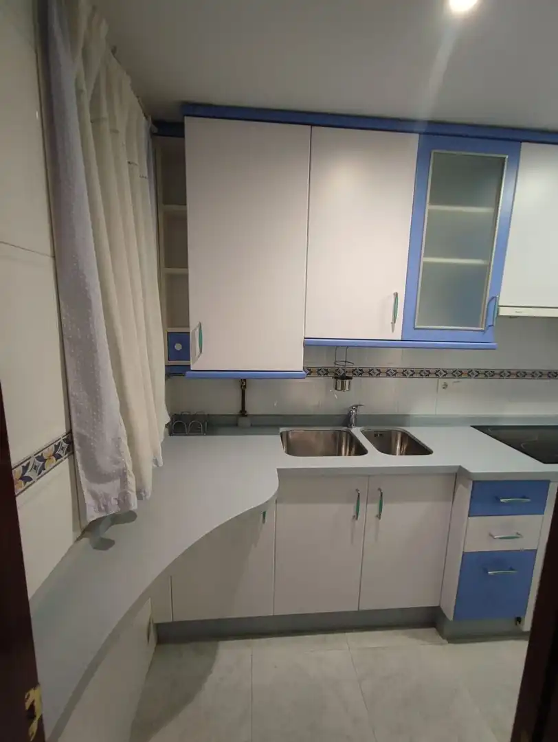 Cocina de Piso de alquiler en Sevilla con Aire acondicionado, Calefacción y Horno