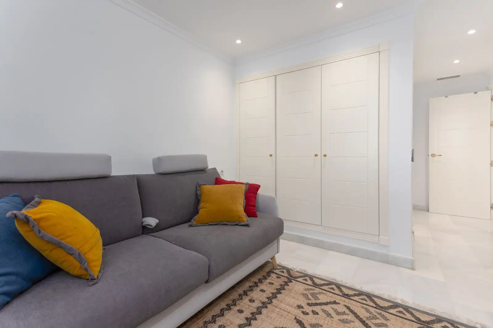 Schlafzimmer von Wohnung zum Verkauf in Marbella mit Klimaanlage, Privatgarten und Terrasse