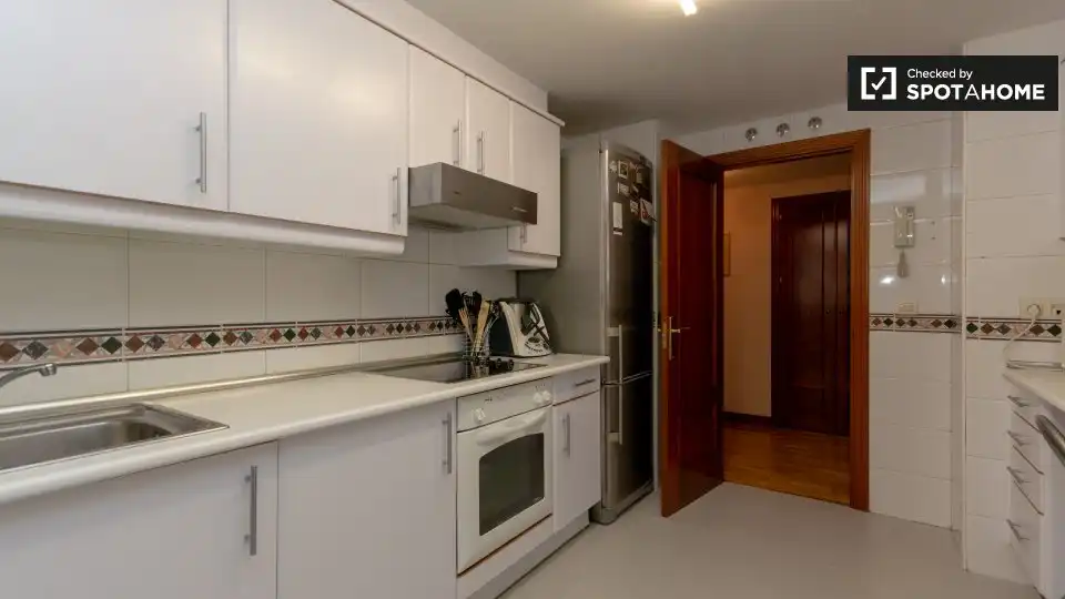 Room in Valdebernardo - Valderribas