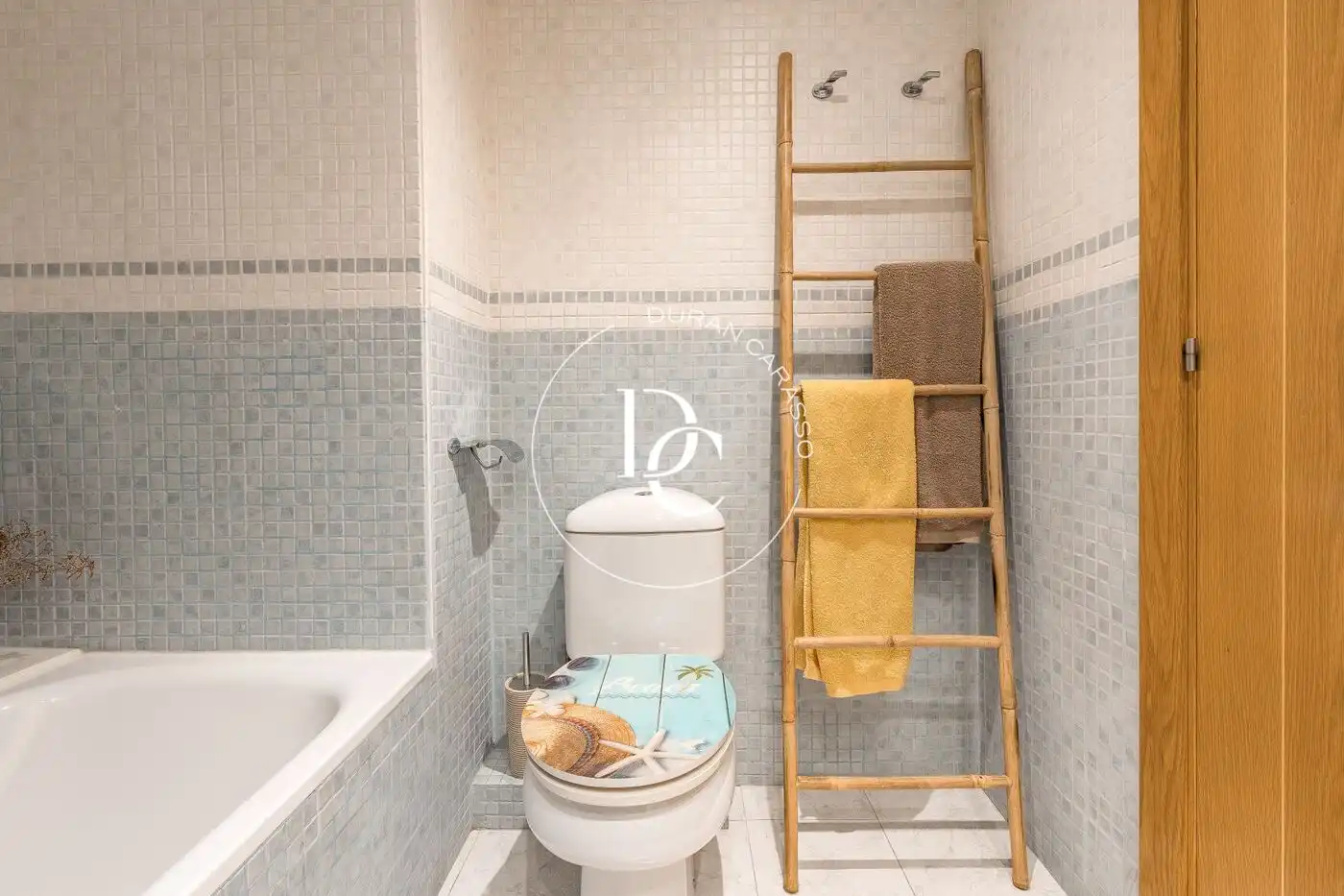 Baño de Ático en venta en Vilanova i la Geltrú con Aire acondicionado, Calefacción y Trastero
