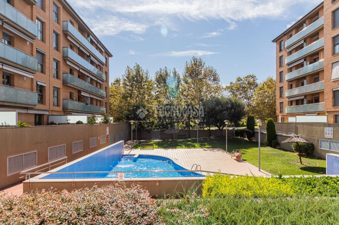 Piscina de Pis de lloguer en Sant Cugat del Vallès amb Terrassa i Balcó