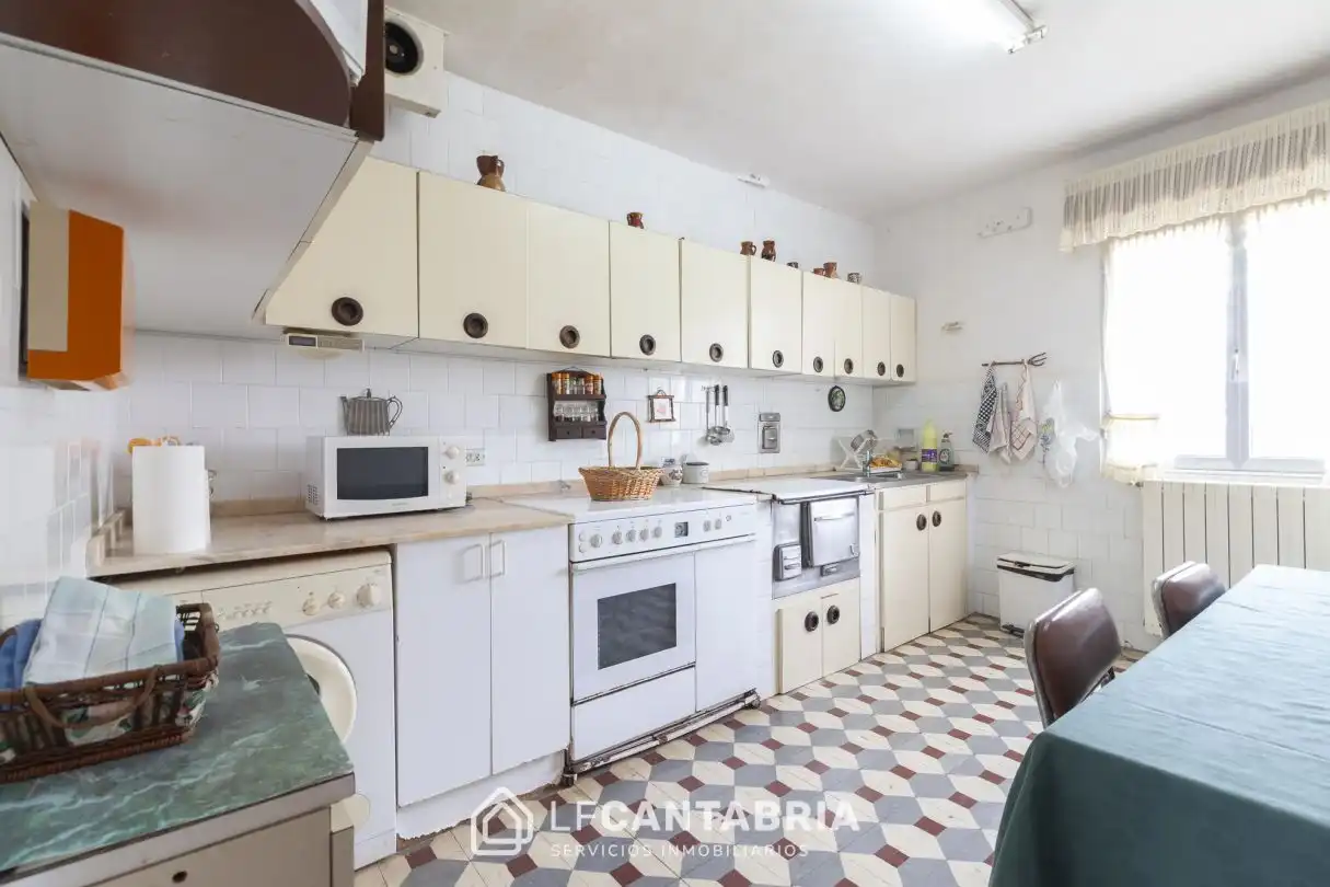 Cocina de Casa o chalet en venta en Camargo con Calefacción y Trastero