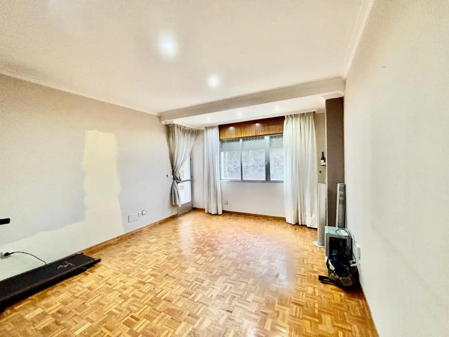 Sala d'estar de Pis en venda en Pontevedra Capital  amb Balcó