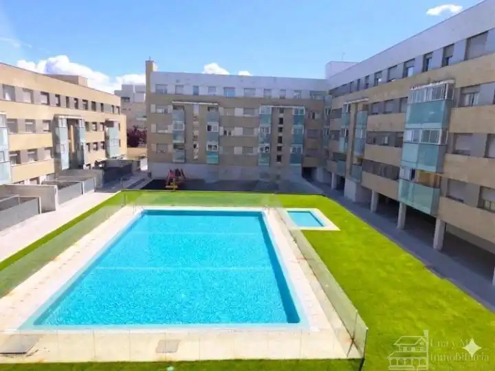 Piscina de Pis en venda en Aldeatejada amb Aire condicionat, Calefacció i Terrassa