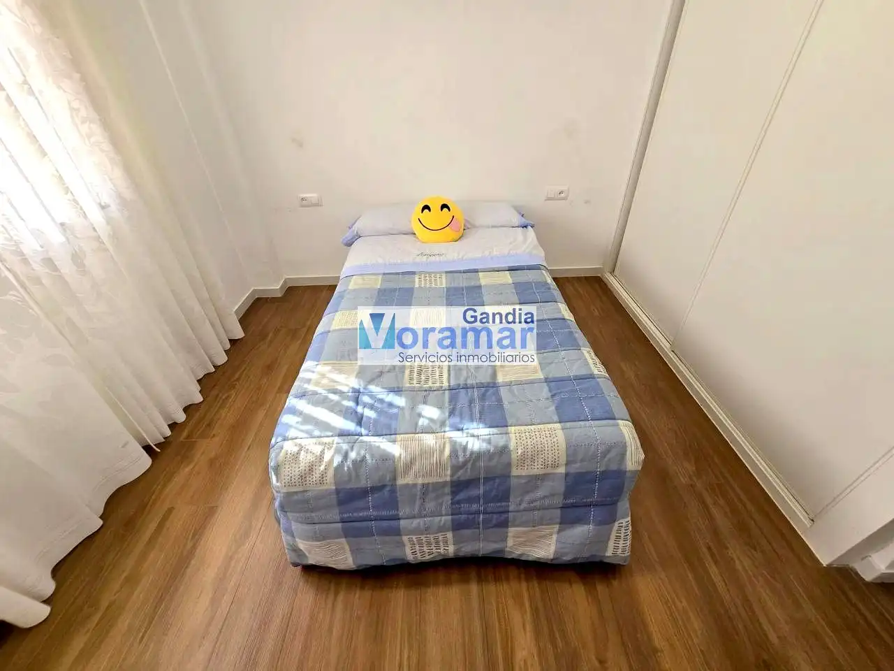 Habitación de Apartamento de alquiler en Gandia con Aire acondicionado, Terraza y Amueblado