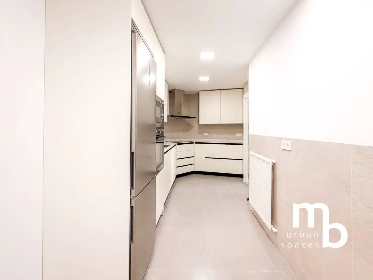 Kitchen of Flat for rent in Fuencarral - El Pardo