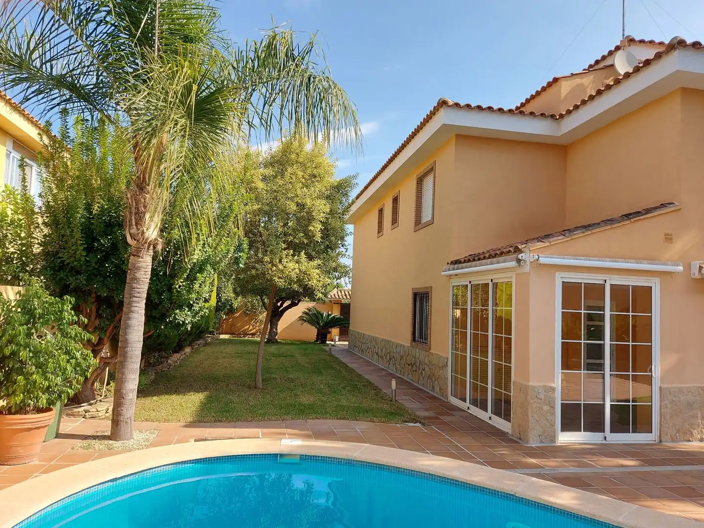Exterior view of Houses for sale in La Pobla de Vallbona  with Air Conditioner, Heating and Private garden