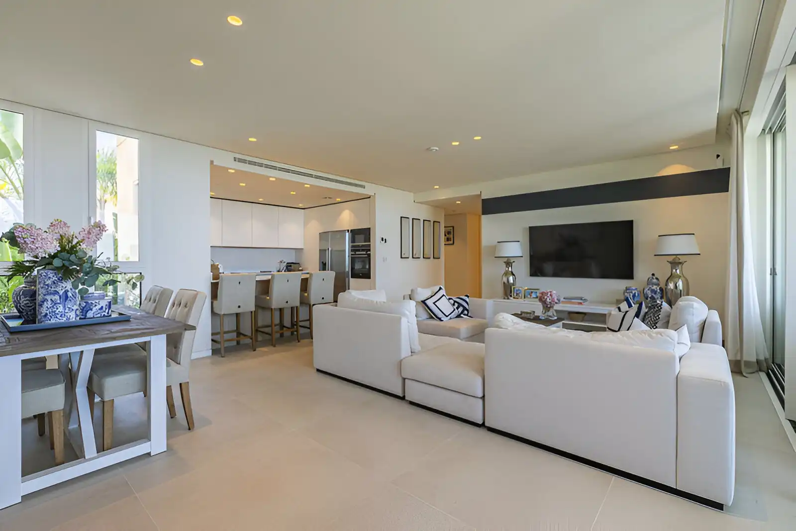 Living room of Ground floor for sale in Marbella  with Air Conditioner, Terrace and Storage room