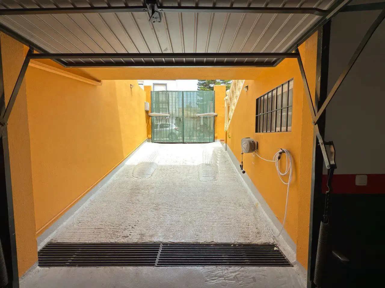Casa adosada en venda en Rincón de la Victoria amb Aire condicionat, Jardí privat i Traster
