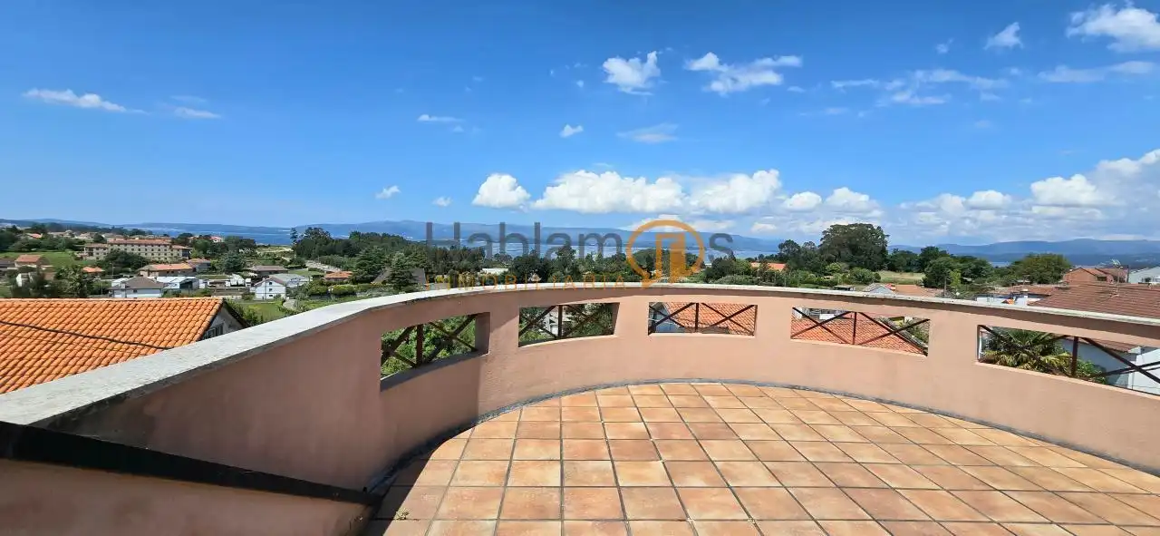 Terrassa de Casa o xalet en venda en Vilagarcía de Arousa amb Calefacció, Jardí privat i Terrassa