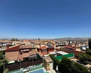 Vista exterior de Casa o xalet en venda en La Zubia amb Calefacció, Jardí privat i Parquet
