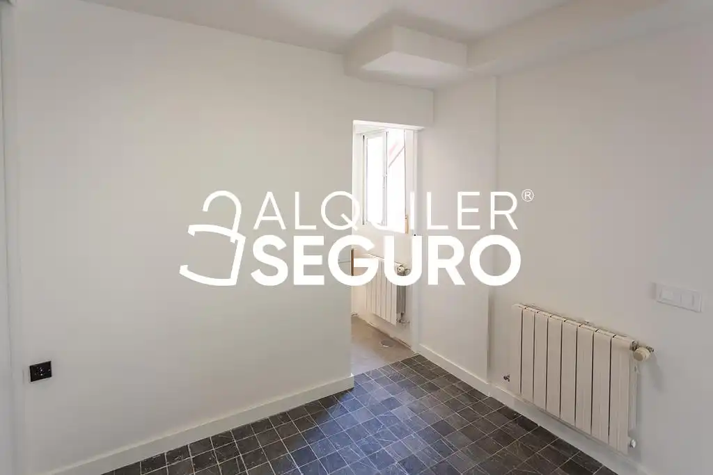 Àtic de lloguer a del Aligustre, Valdezarza
