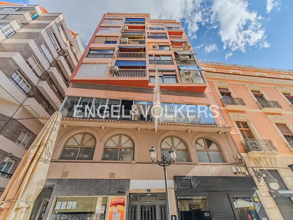 Vista exterior de Pis en venda en Alicante / Alacant amb Calefacció i Balcó