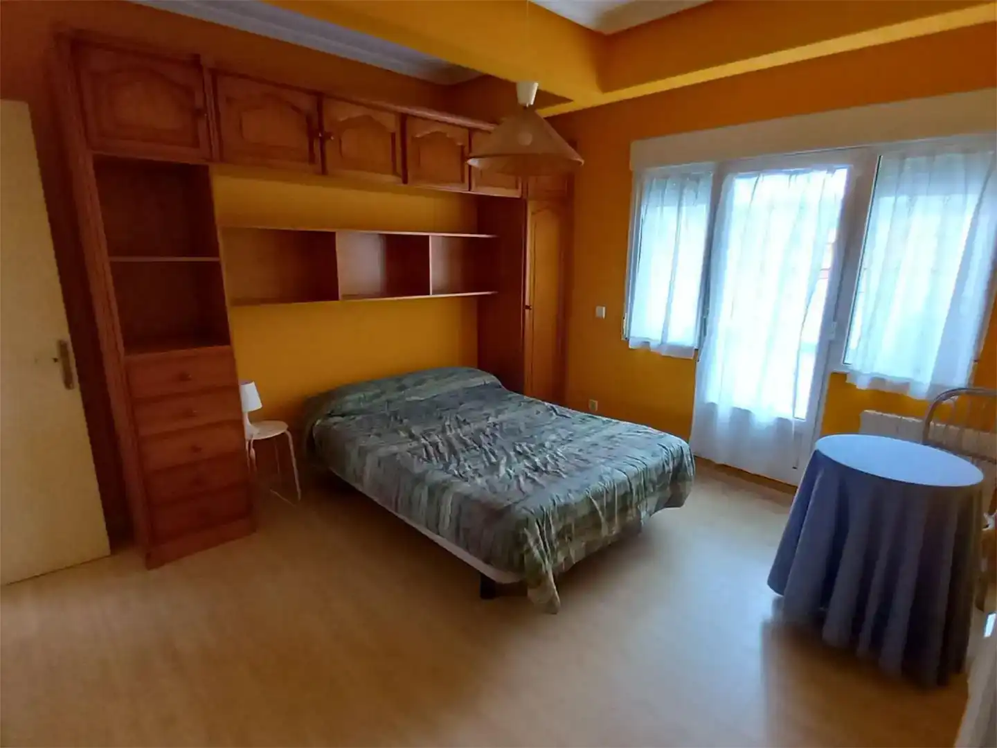 Schlafzimmer von Wohnungen zur Miete in Ribamontán al Mar mit Parkett und Möbliert