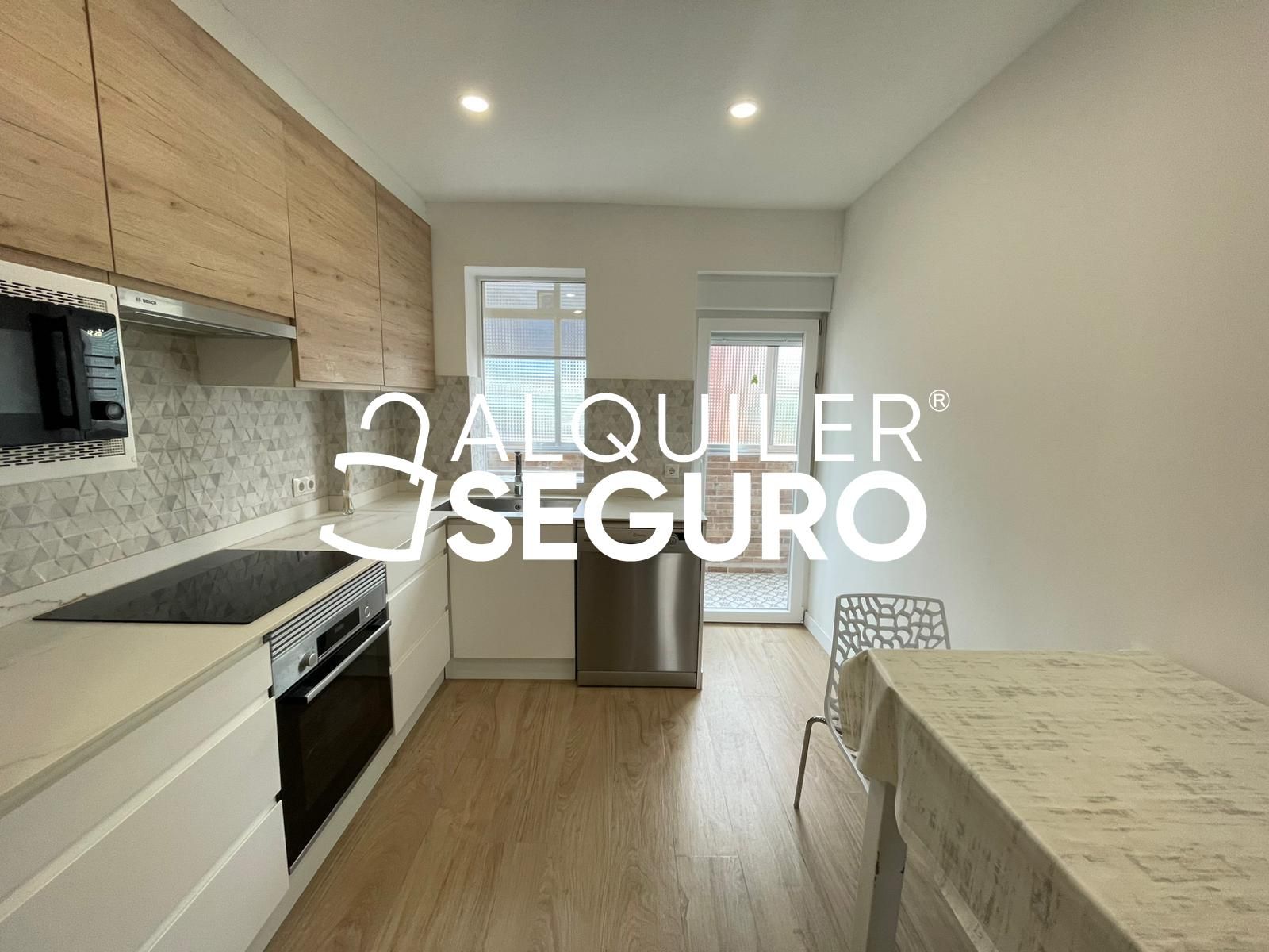 Cuina de Pis de lloguer en  Madrid Capital amb Aire condicionat, Calefacció i Terrassa