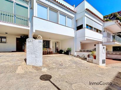 Vista exterior de Casa adosada en venda en L'Estartit amb Aire condicionat