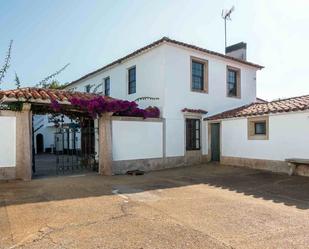 Vista exterior de Casa o xalet en venda en Oleiros amb Calefacció, Jardí privat i Terrassa