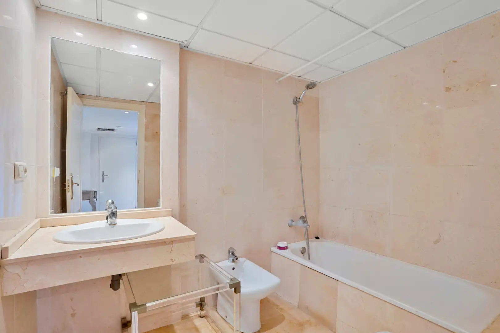 Baño de Apartamento en venta en Marbella con Aire acondicionado, Terraza y Trastero