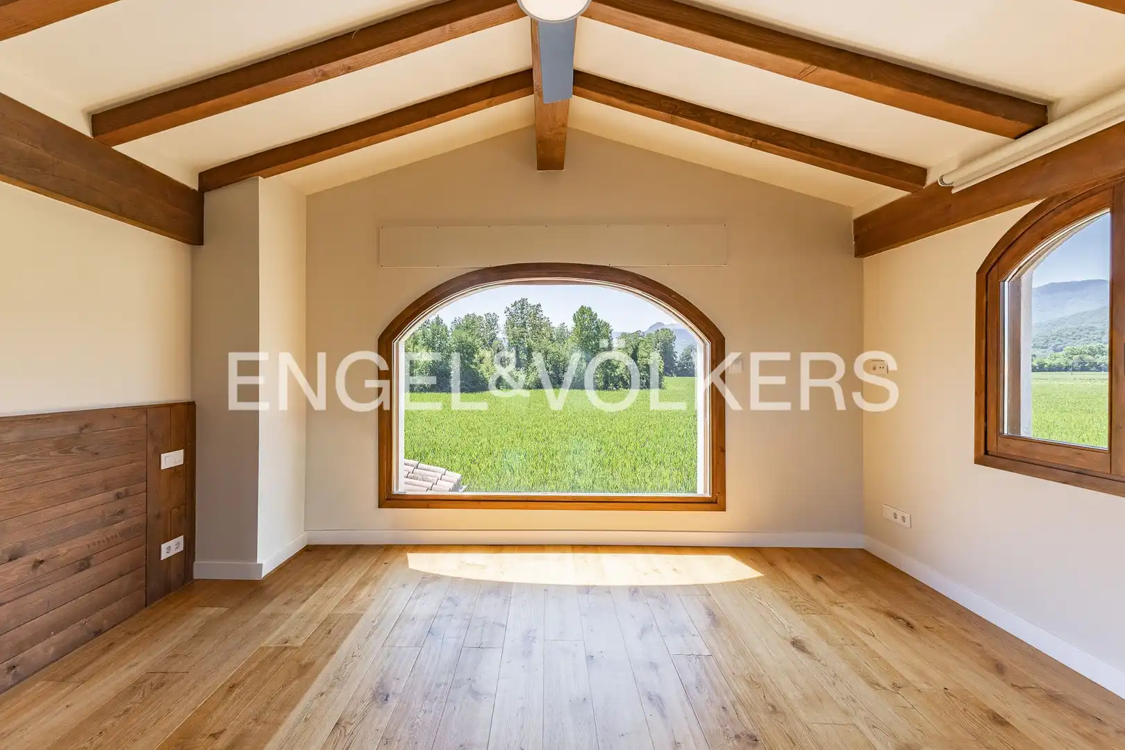 Wohnzimmer von Haus oder Chalet zum Verkauf in La Vall d'en Bas mit Heizung und Privatgarten