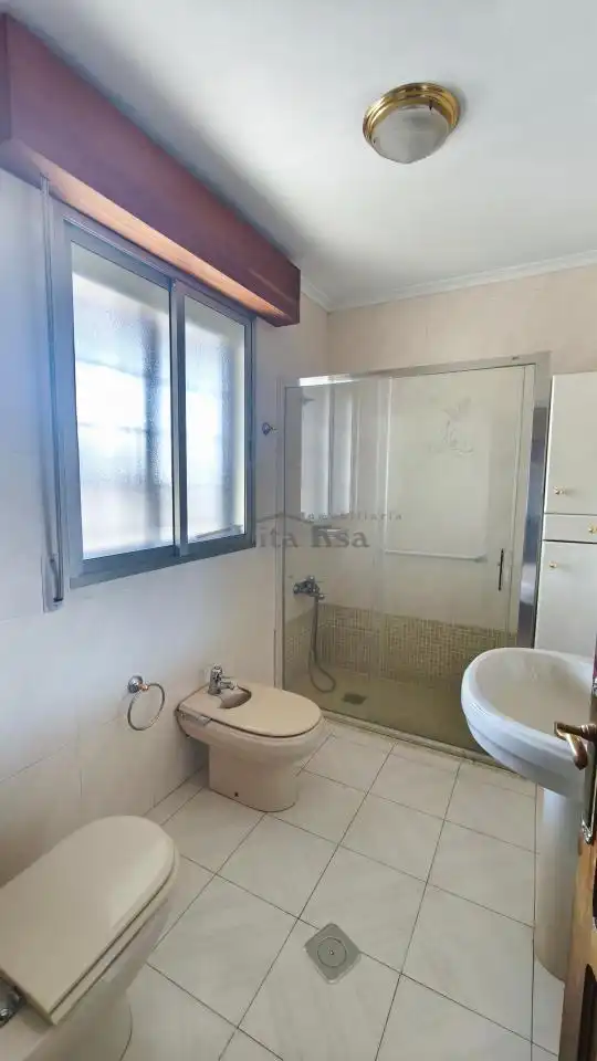 Baño de Casa o chalet en venta en Ourense Capital  con Calefacción, Jardín privado y Terraza