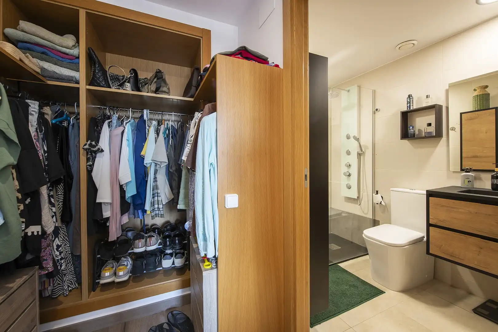 Baño de Piso en venta en Banyoles con Calefacción, Trastero y Balcón