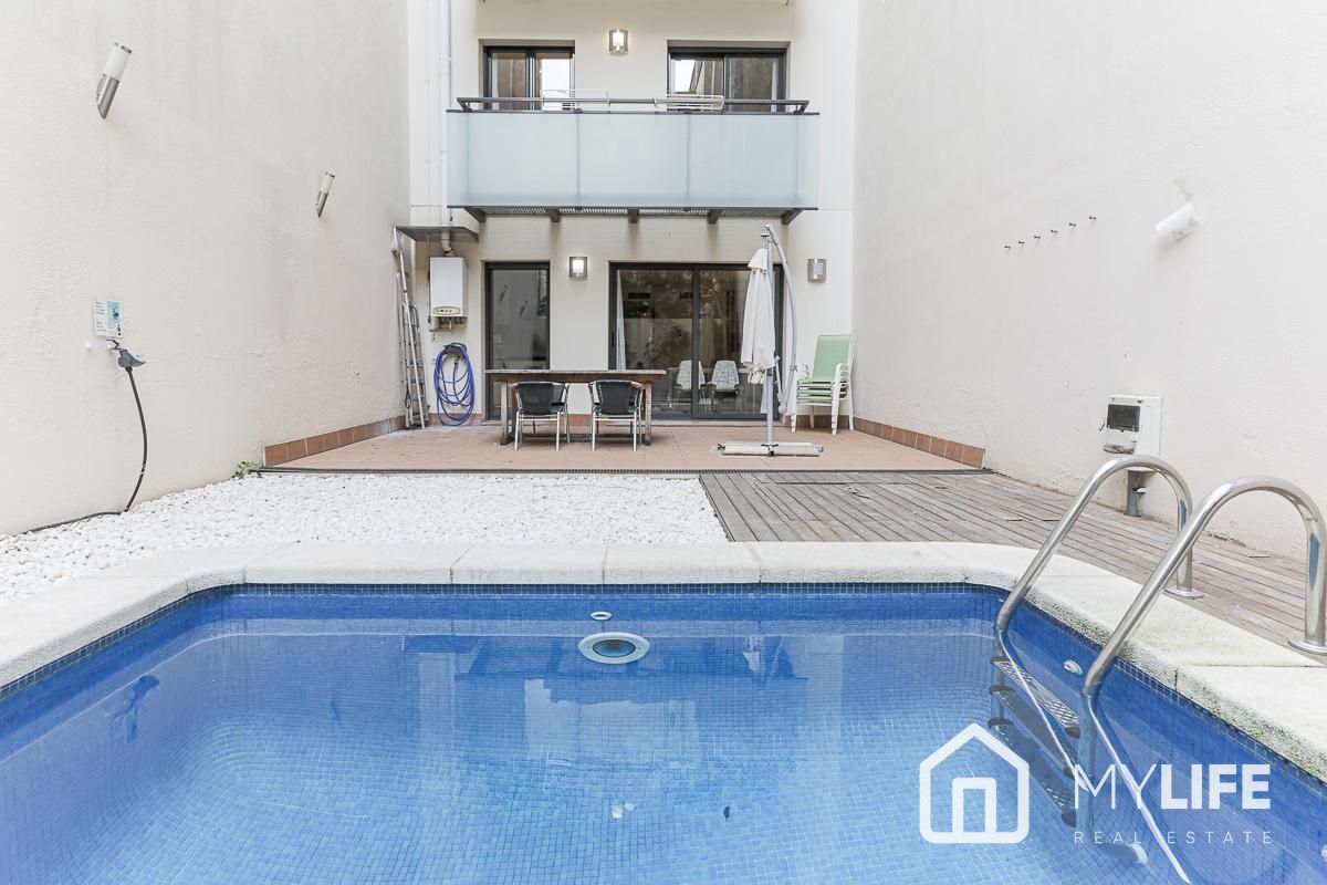 Piscina de Dúplex en venda en  Barcelona Capital amb Aire condicionat, Calefacció i Terrassa