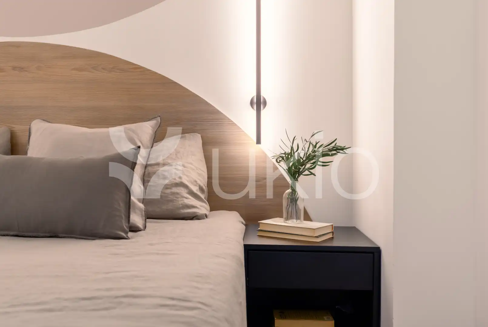 Dormitori de Apartament de lloguer en Madrid amb Aire condicionat, Calefacció i Moblat