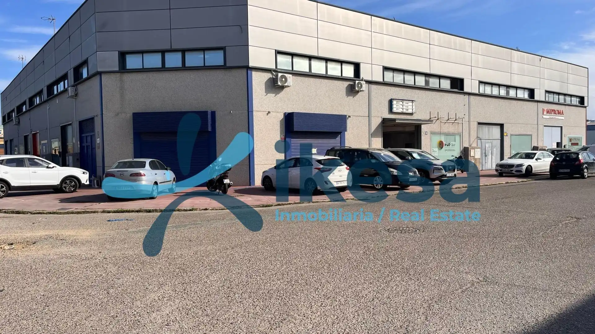 Vista exterior de Nave industrial en venta en Alcalá de Guadaira