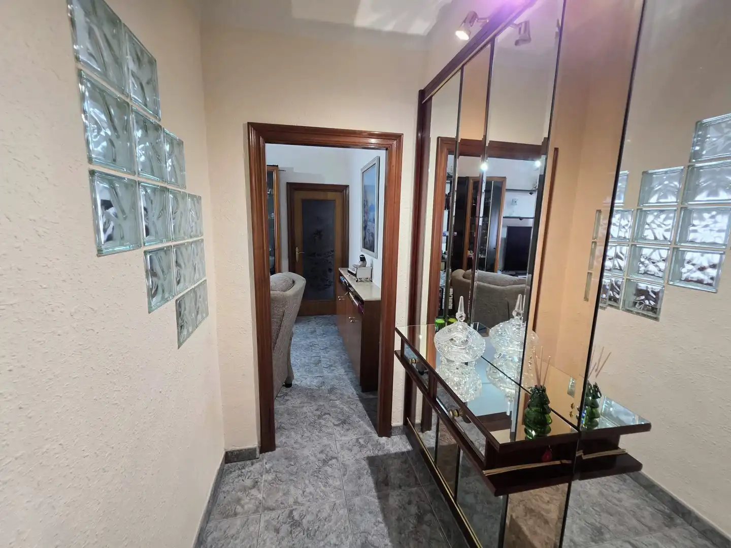 Wohnung zum Verkauf in Cornellà de Llobregat mit Klimaanlage, Heizung und Möbliert