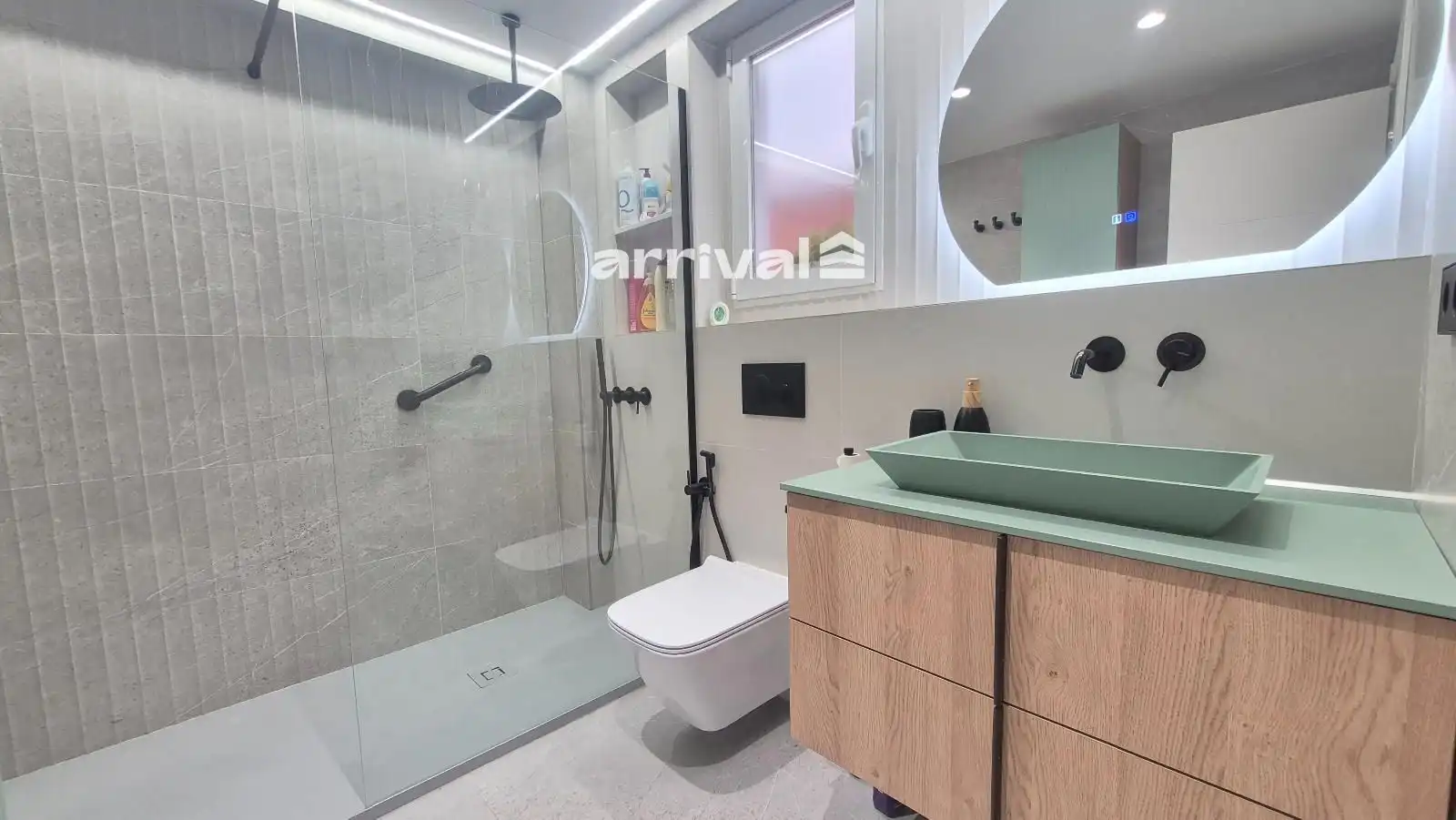 Badezimmer von Wohnung zur Miete in Valencia mit Klimaanlage, Heizung und Terrasse
