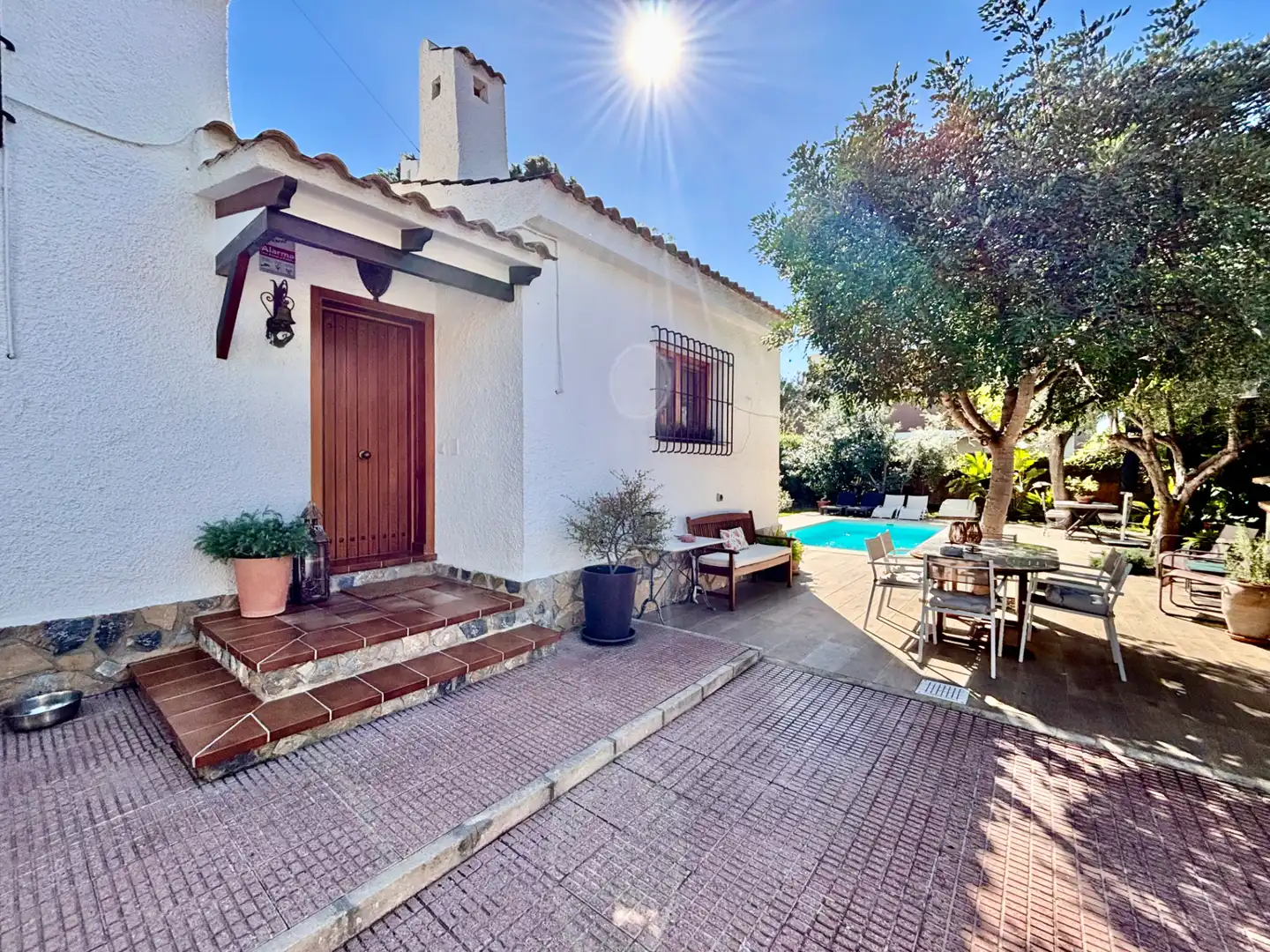 Vista exterior de Casa o xalet en venda en Mutxamel amb Aire condicionat, Jardí privat i Terrassa