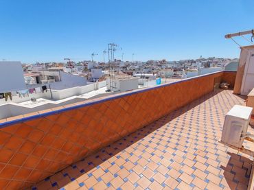 Penthouse with lift for sale in Estepona Pueblo