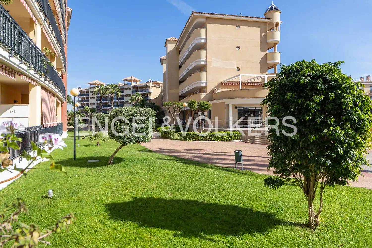Vista exterior de Pis en venda en Canet d'En Berenguer amb Aire condicionat, Calefacció i Jardí privat