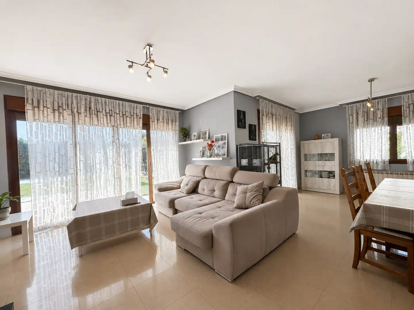 Sala de estar de Casa o chalet en venta en Nuevo Baztán con Calefacción, Jardín privado y Trastero