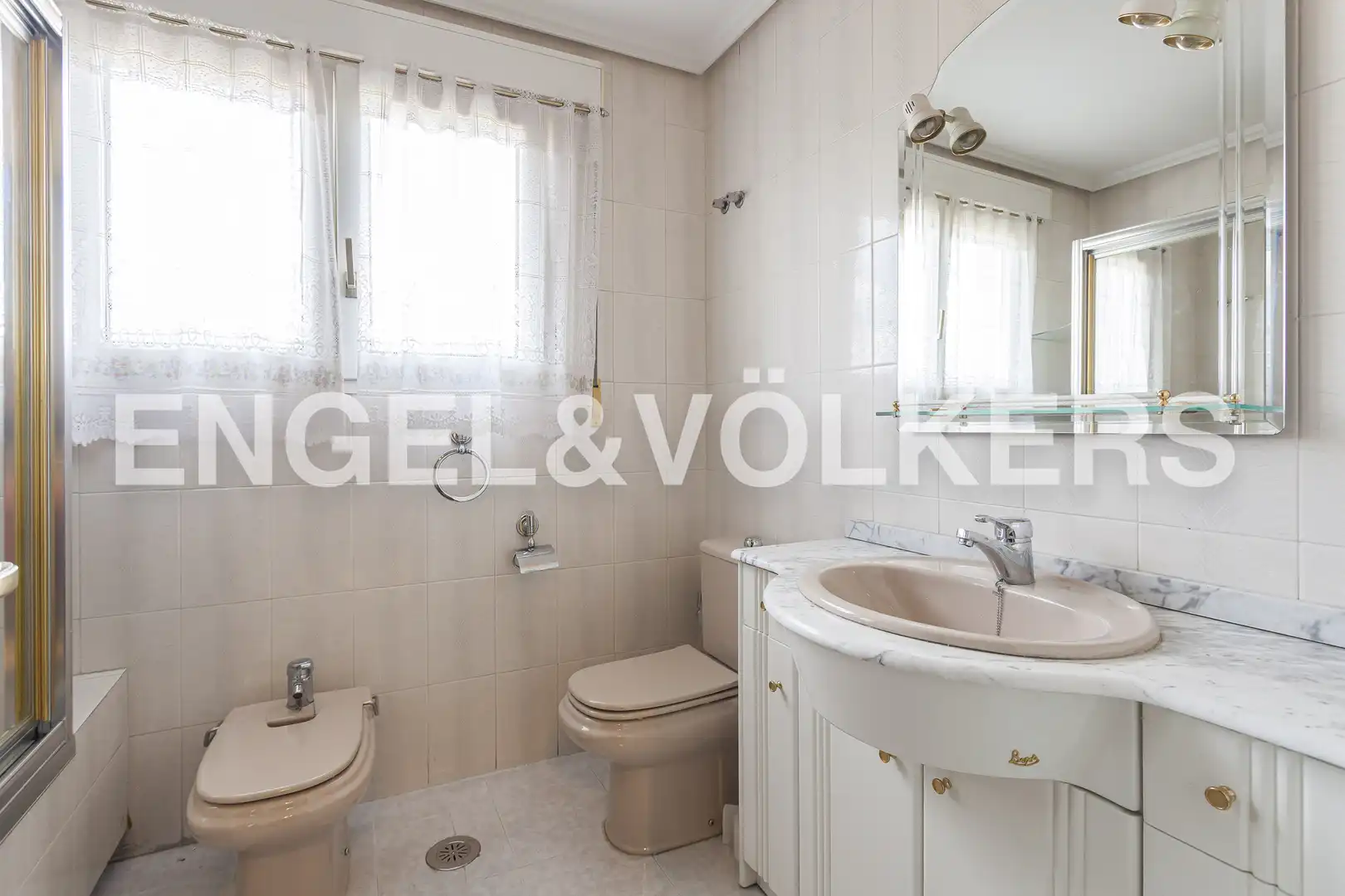 Bathroom of Detached homes for rent in Madrid  with Air Conditioner, Heating and Private garden