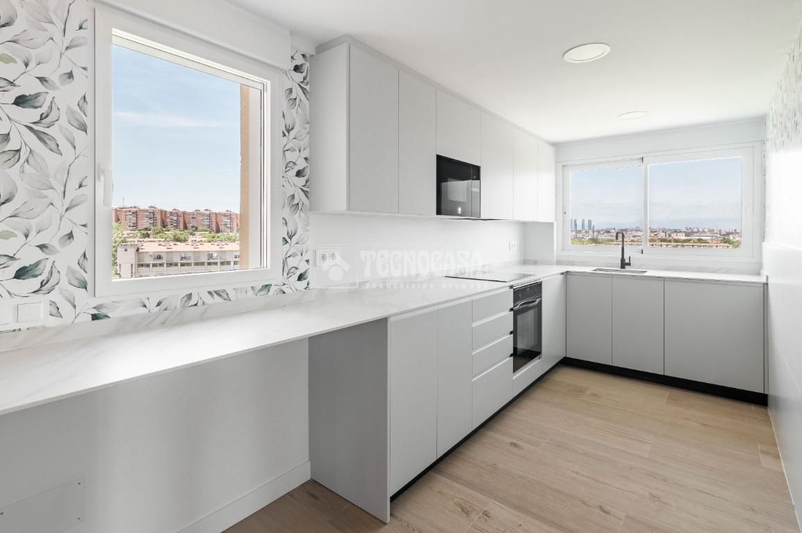 Kitchen of Flat for sale in  Madrid Capital  with Parquet flooring and Terrace