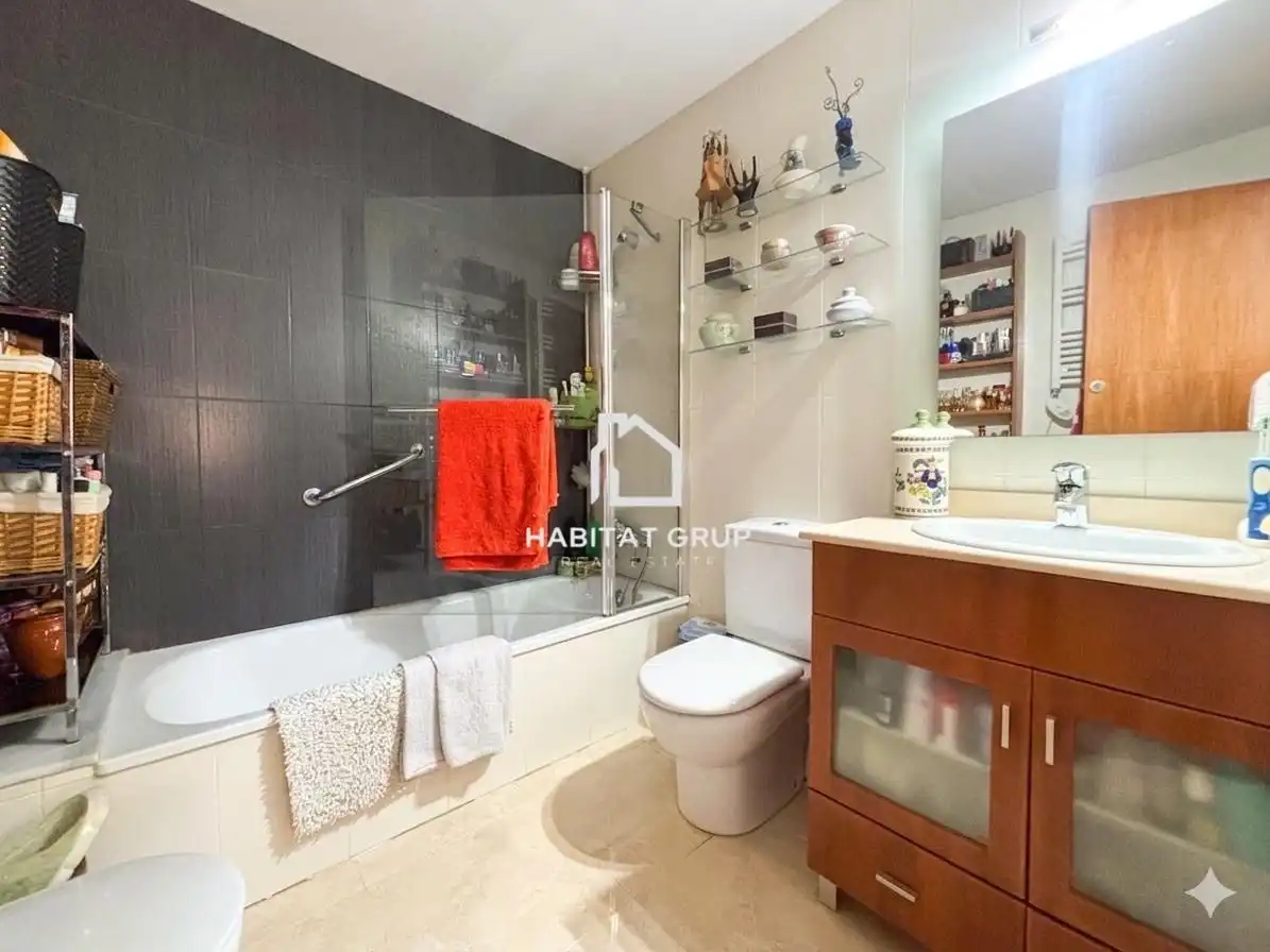 Bathroom of Flat for sale in Anglès  with Heating