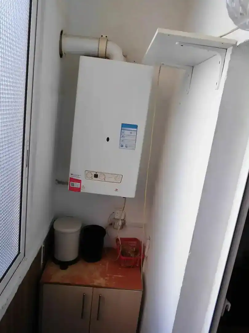 Bathroom of Flat for sale in Zaragoza  with Air Conditioner, Terrace and Oven