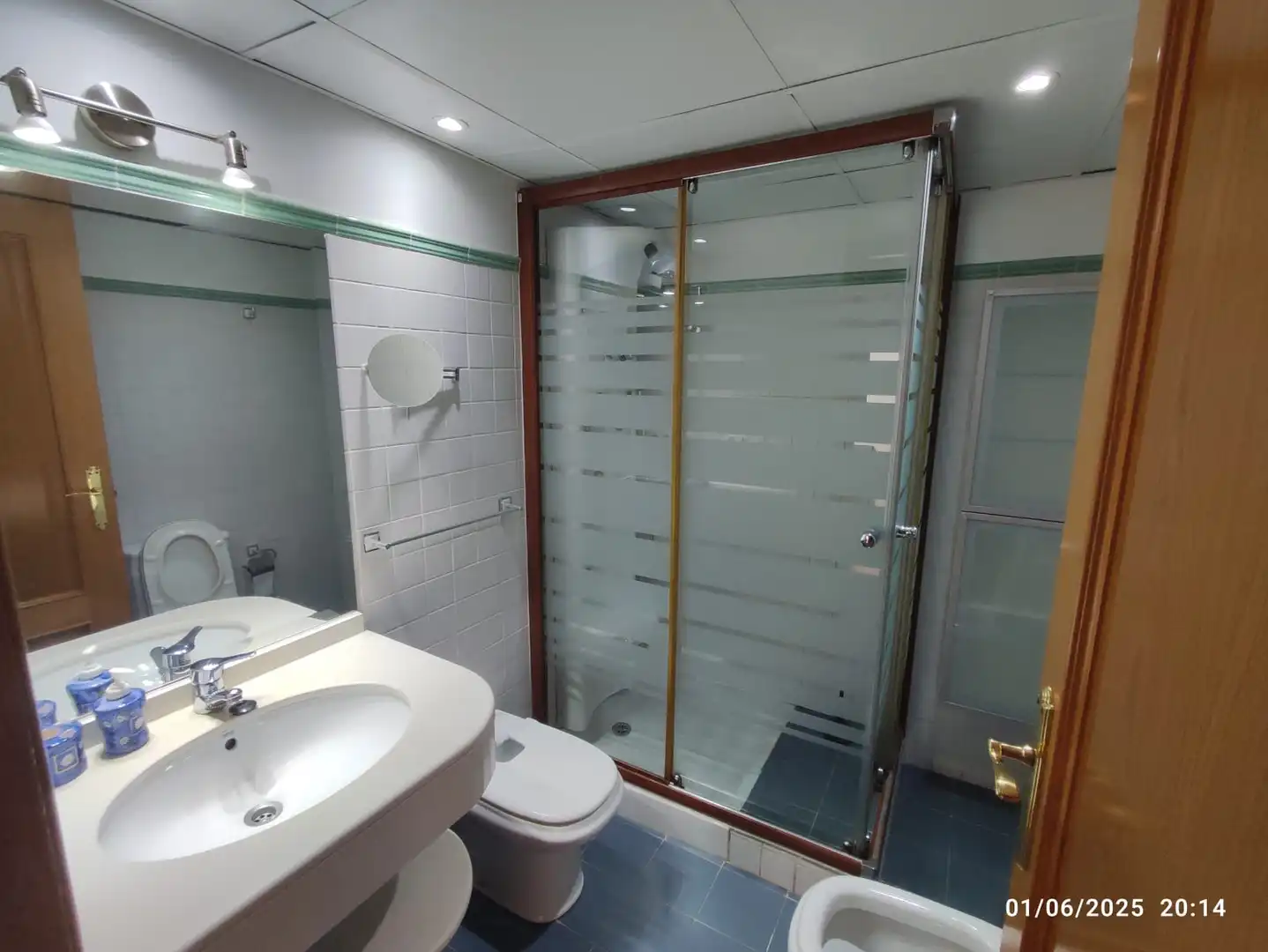 Baño de Piso de alquiler en Granada con Aire acondicionado, Calefacción y Jardín privado