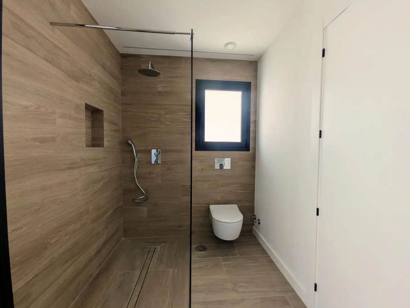 Baño de Casa adosada en venta en L'Alfàs del Pi con Aire acondicionado, Calefacción y Jardín privado