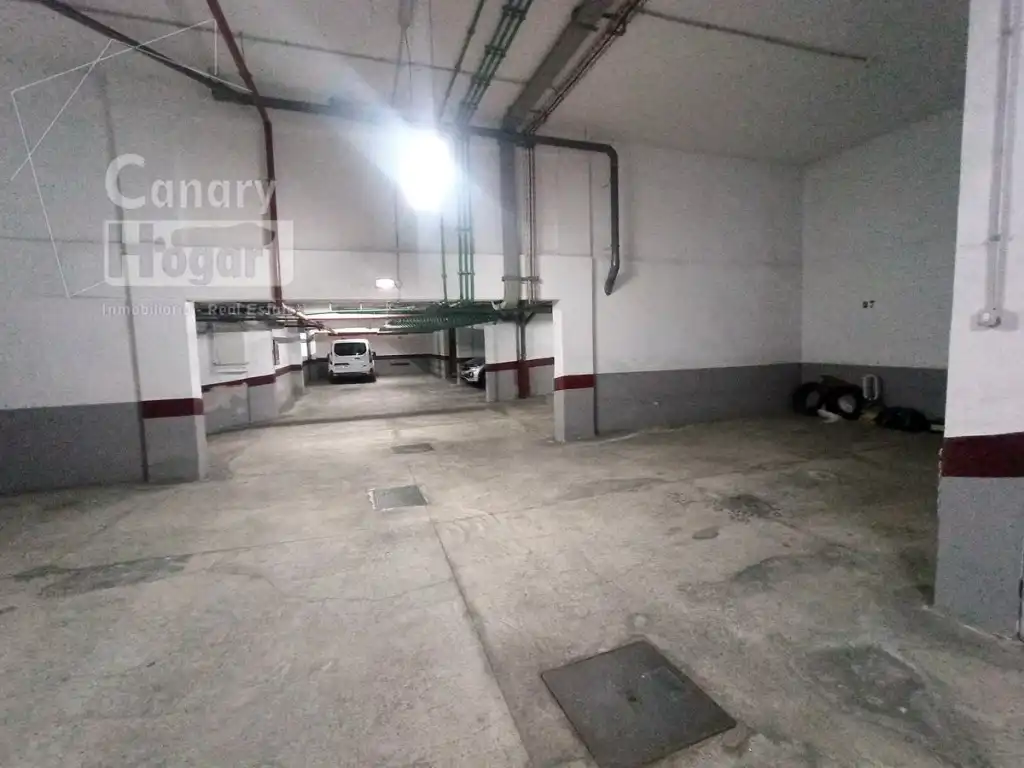 Aparcament de Casa adosada en venda en Adeje amb Aire condicionat, Jardí privat i Terrassa