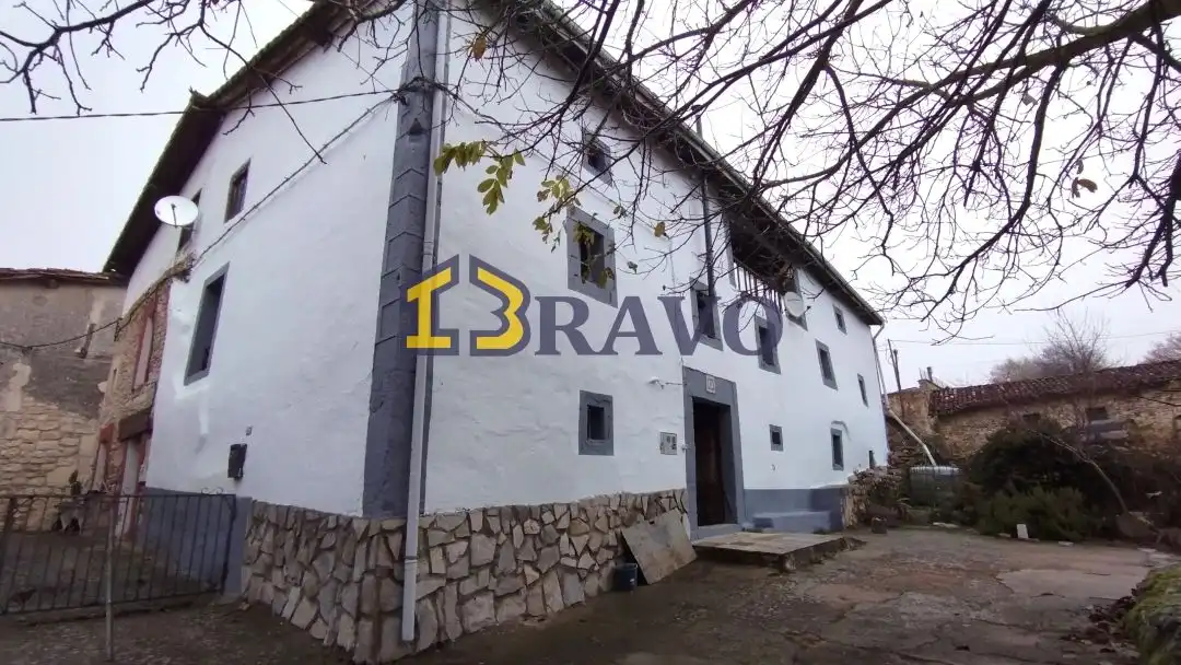 Vista exterior de Casa o xalet en venda en Valle de Losa amb Jardí privat i Terrassa