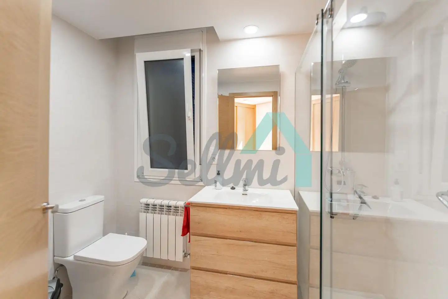 Bathroom of Flat for rent in Oviedo   with Heating, Parquet flooring and Storage room
