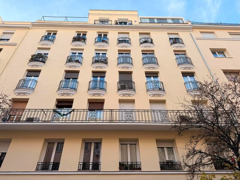 Vista exterior de Piso en venta en  Madrid Capital con Calefacción
